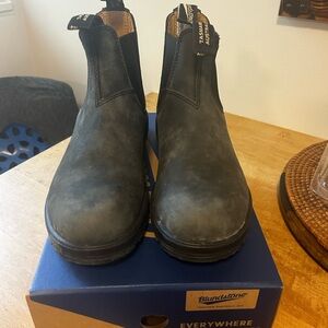 Blundstone Rustic Black Leather Chelsea Boots Women’s 9.5